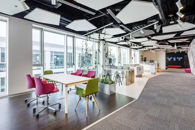 Acoustic panels in the suspended ceiling are not just functional, but also look great and help to transform ordinary offices into interesting spaces.
